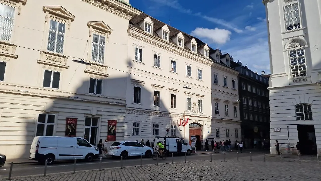 Elegance Studios - Hofburg Viena