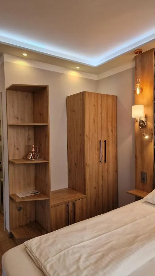 Hotel Elegance Studios - Hofburg Viena
